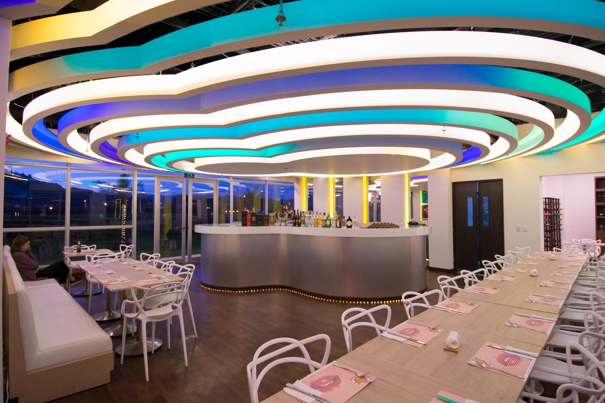 Hotel Pop Art Y Centro De Convenciones 4*