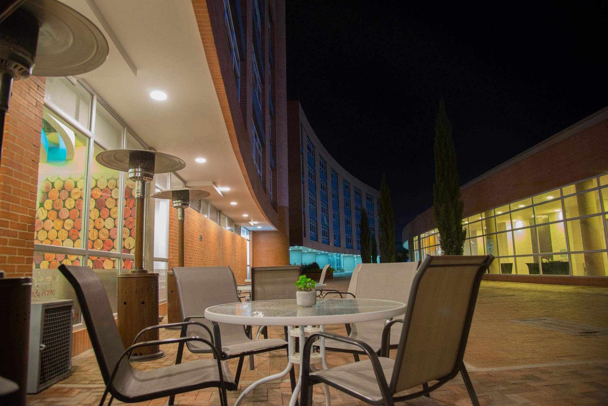 Hotel Pop Art Y Centro De Convenciones 4*